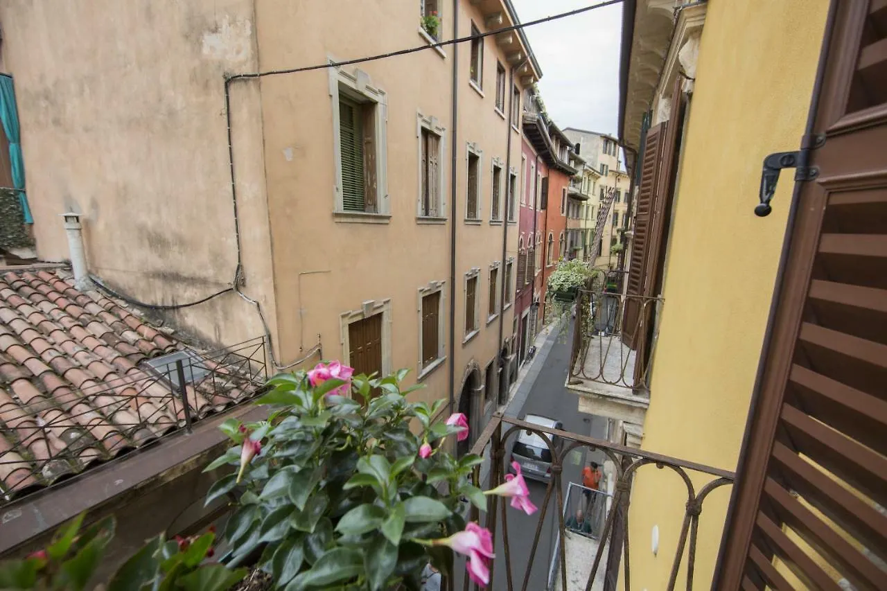 Alice'S Apartment Verona