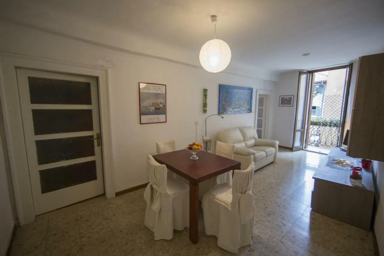 Alice'S Apartment Verona Italy