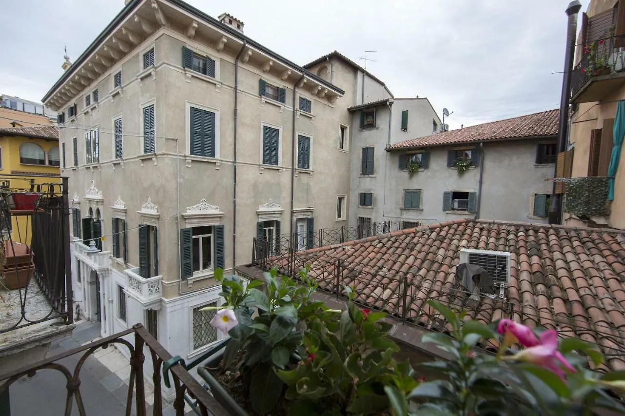 Alice'S Apartment Verona