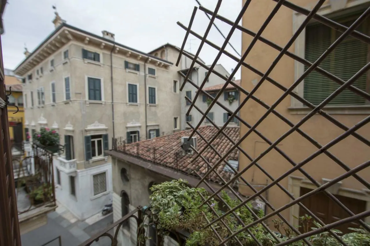 Alice'S Apartment Verona Italien