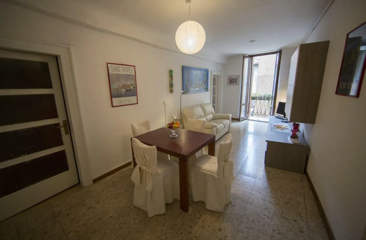 Alice'S Apartment Verona 0*,  Italien